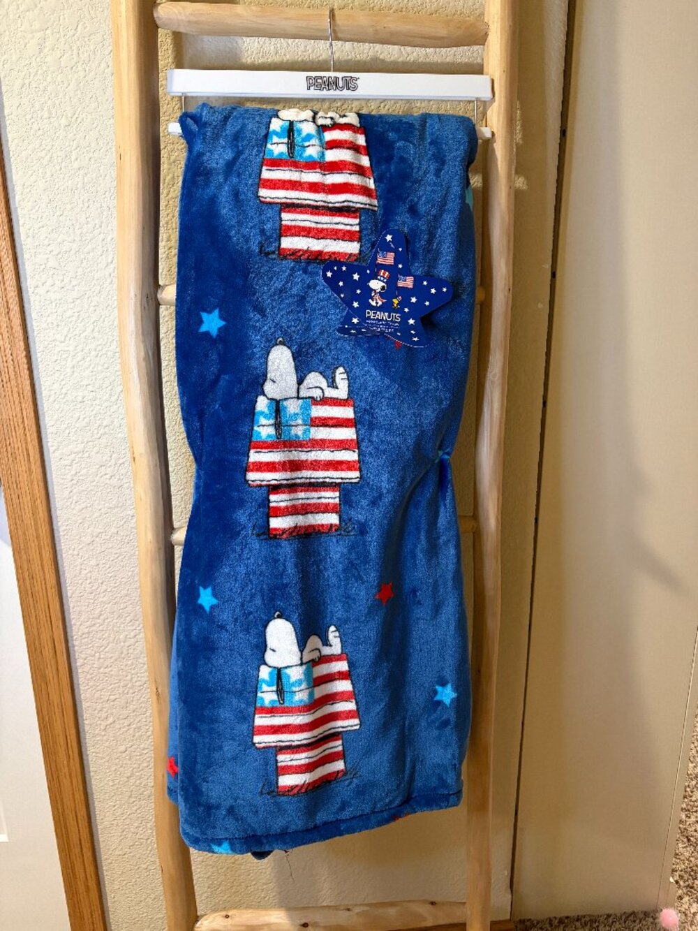 Peanuts Snoopy Americana VelvetLoft Throw Blanket 60x70 Patriotic NWT